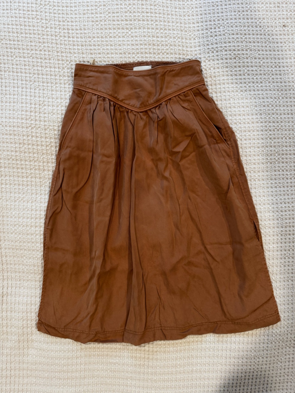 Aritzia Wilfred Gabrielle Skirt Camel Brown Midi Smocked Waist Small